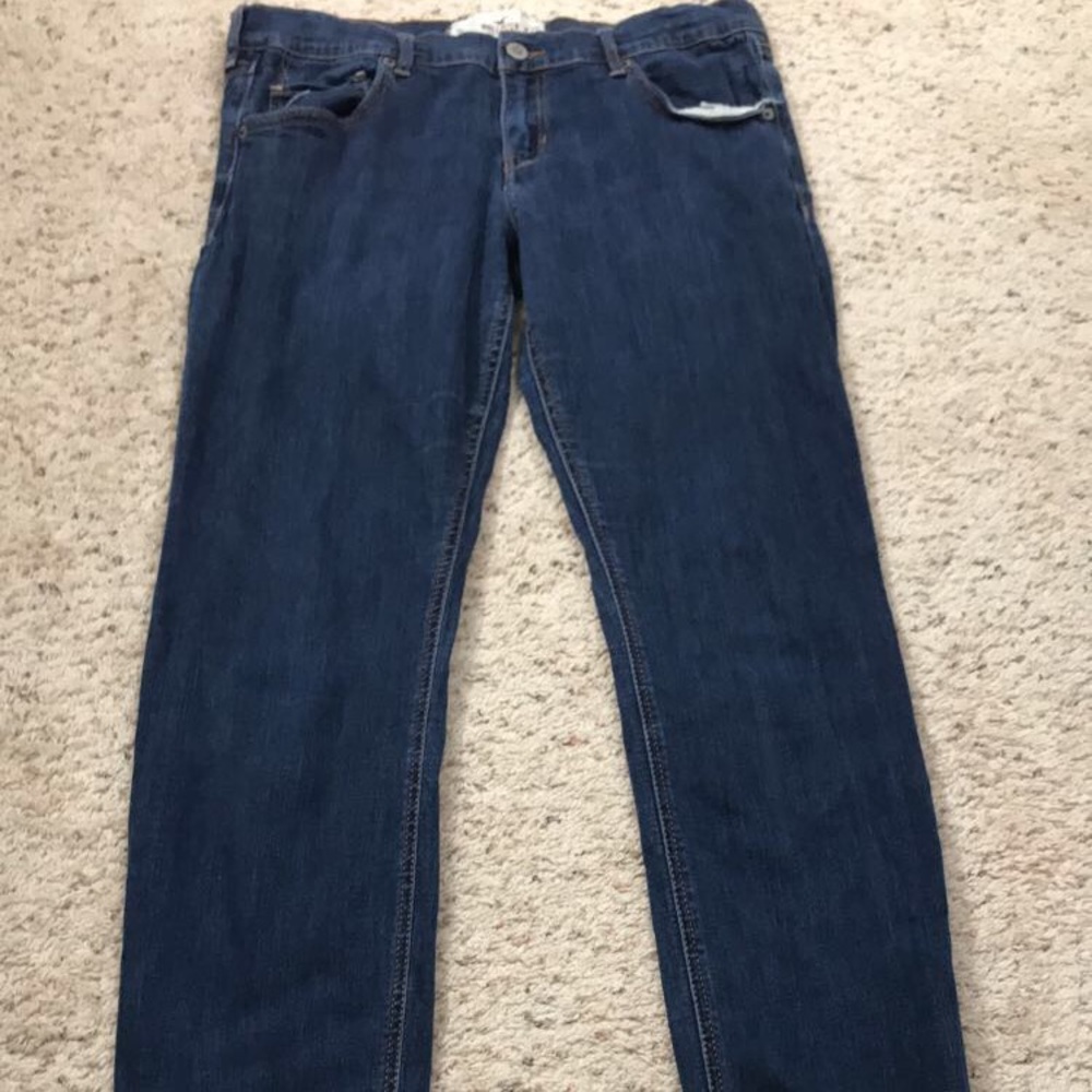 Hollister. Style Social Stretch.